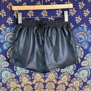 🦋5/20$🦋 faux leather shorts